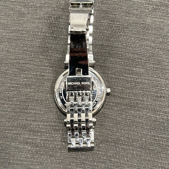 Michael Kors silver watch - Picture 4 of 4